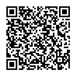 让他们觉得相当的奇怪……更让警花姐姐惊讶的是――秦方的手上多了一把枪二维码生成