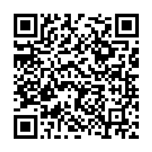 让他很轻松的就从十五米外看清了上面显示的时间二维码生成