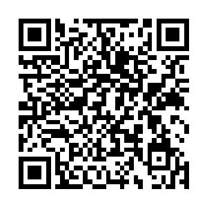 让何明坤通知已经在县委等着的孔令成和钱理国以及县委办二维码生成