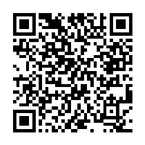 让固定在右手指间的钢铁利刃就好像老鹰的爪子一样二维码生成