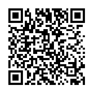 让得他如玉一般无双的容颜更是苍白的没有一丝血色二维码生成