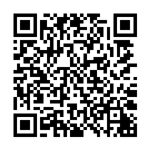许紫烟便敏锐地感觉到在这个炼器铺内还布设着阵法二维码生成
