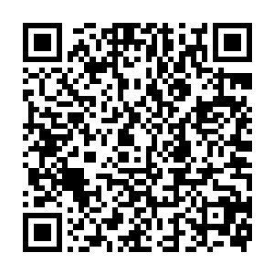 许紫烟抬头望着那天空中的九霄神雷想起了紫烟空间内的那把雷电巨剑二维码生成