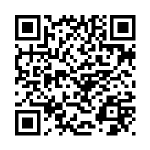 许紫烟用目光示意他出去遮掩一下二维码生成