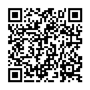 许紫烟的目光望向那个刚才首先和自己说话的青年二维码生成