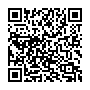 许紫烟看了一眼此时还坐在自己不远处的三个人二维码生成