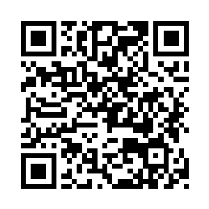 许紫烟锻造的姿势不再是机械地挥舞着锻造锤二维码生成