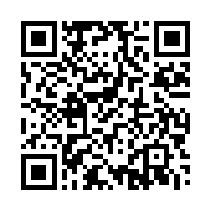 试图去抓落在中间过道上的那条断臂二维码生成