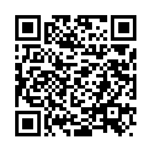 说完看了一眼艾尔费雷德和一名青年二维码生成