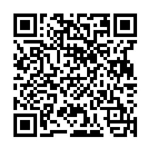 说着邵玄用石刀在已经又堆厚的雪层上写下自己的名字二维码生成