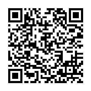 诸人便是看到了一袭白衣大褂的孟冰熏慢腾腾又闲散得走来二维码生成