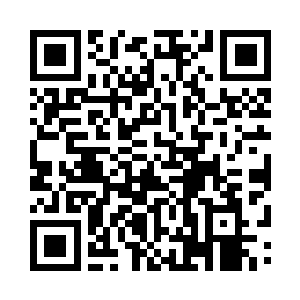 谢姝宁看着眼前身穿素色绣宝瓶纹翻毛皮袄二维码生成