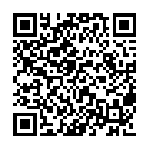 谢尔盖一边走一边低声用语音记录着侦察的结果二维码生成