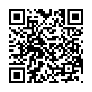 谢尔盖叹了口气从背后抽出锚枪递给他二维码生成