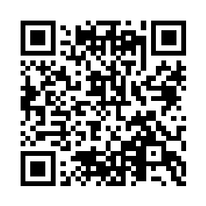 谢尔盖正在将几条线头从门上接出来二维码生成