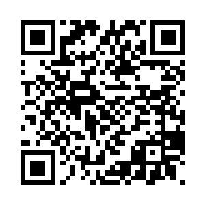 谢尔盖艰难地从身上掏出了一个小酒壶二维码生成