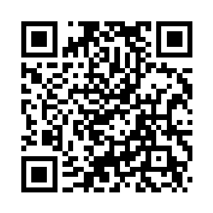 谢清溪就笑意吟吟地从袖中掏出一帖名帖二维码生成