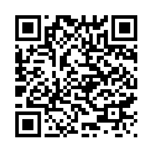 谢诗苒满脸幸福的抱着志远的胳膊二维码生成