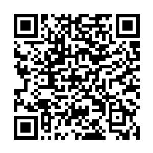 贝海说完拍了下本尼的肩膀然后向着两位警探走了过去二维码生成