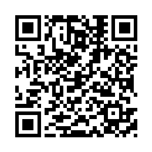 贝芙丽和菲奥娜的父母也就很快的适应了过来二维码生成