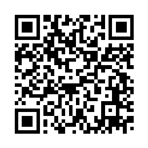 贝芙丽的睡裙刚刚遮到了她的臀部二维码生成