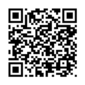 负责侦办这起案件的迈克尔负责前来通知她二维码生成