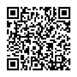 负责倒酒的汉子并没有注意到面前的丑牛杯已经被调包二维码生成