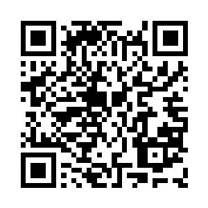 费了半天的力气才拿出被他压在衣兜里的手机二维码生成