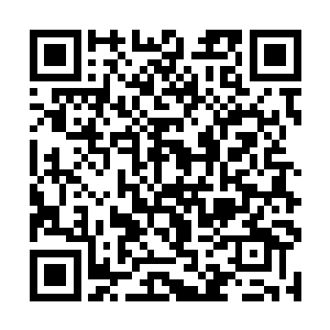 费楚雄生意上的应酬和交际从未让老婆和女儿参与过二维码生成