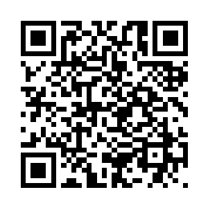 费芷柔从一侧的玻璃中看到他的身影二维码生成