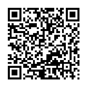 赫连逸阳与宇文笑笑迅速拿剑抵御并向释羽薰靠拢二维码生成