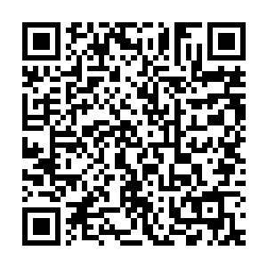 走出了这个大门已经被破坏了的冰屋……消失在外面的冰天雪地之中了二维码生成