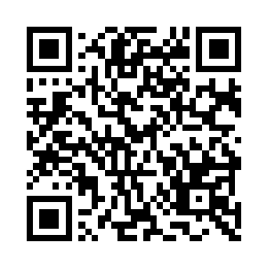 走到了她爷爷的面前忽然抱着她爷爷哭了出来二维码生成