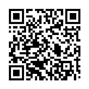 走到何彤彤身边抓起何彤彤胳膊轻轻的动二维码生成