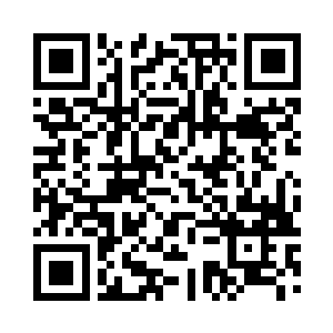 走到先回来一步此时被守军拦住的掌柜的身边二维码生成