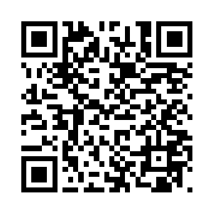 走在人群中的黄德奎现在已经是校长二维码生成