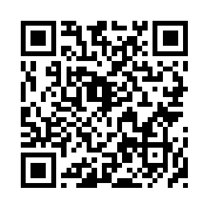 走在最前头的是一个留有胡须的中年男子二维码生成