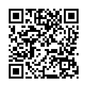 走过队伍以及周围等待朋友或是围观的人群后二维码生成