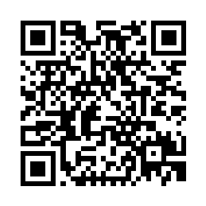 赵冰倩微笑地伸出手抚摸了下白虎的额头二维码生成