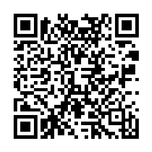 赵基与管盼好似上帝一样俯视着试镜室里面的场景二维码生成