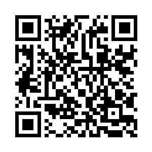 赵文华双手恭敬的将这一小坛百花酒献给严嵩二维码生成