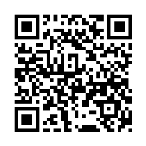 赵明诚忽然见到李清照手中抱着一卷画二维码生成