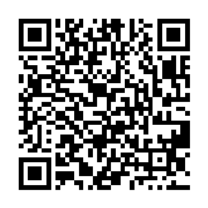 赵玉山随手将装着燃烧弹的木头箱子拉到自己的面前二维码生成