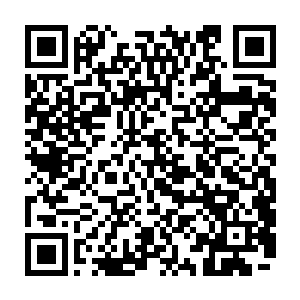赵长枪没有像其他的官员一样战战兢兢的站在那里等着江南雨将文件批完二维码生成