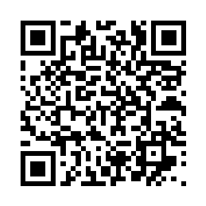 赵长枪趴在窗户外面对三名保安说道二维码生成