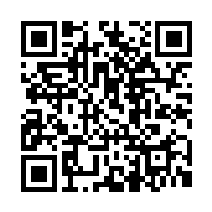 趁着在锁骨前绑成一颗蝴蝶结的黑色丝带二维码生成