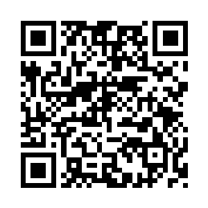 趴在他腿上用她小嘴做一些更害羞的事情二维码生成