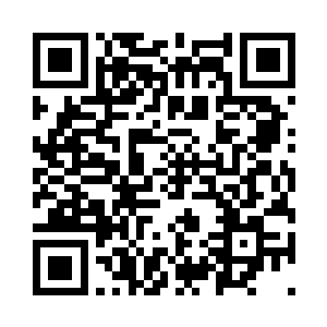 跟出来边扣着衬衣扣子的tracy也帮着他一起解释二维码生成