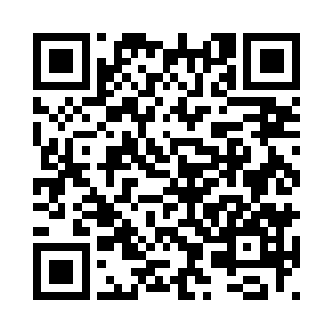 跟着他们一起拿手去抓着螃蟹腿吃二维码生成