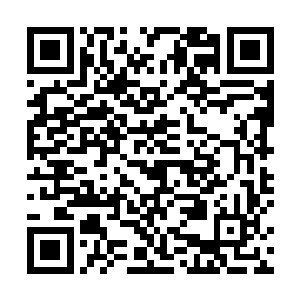 跟着设备过去的租赁公司驾驶员会在当地挑选一些村民二维码生成